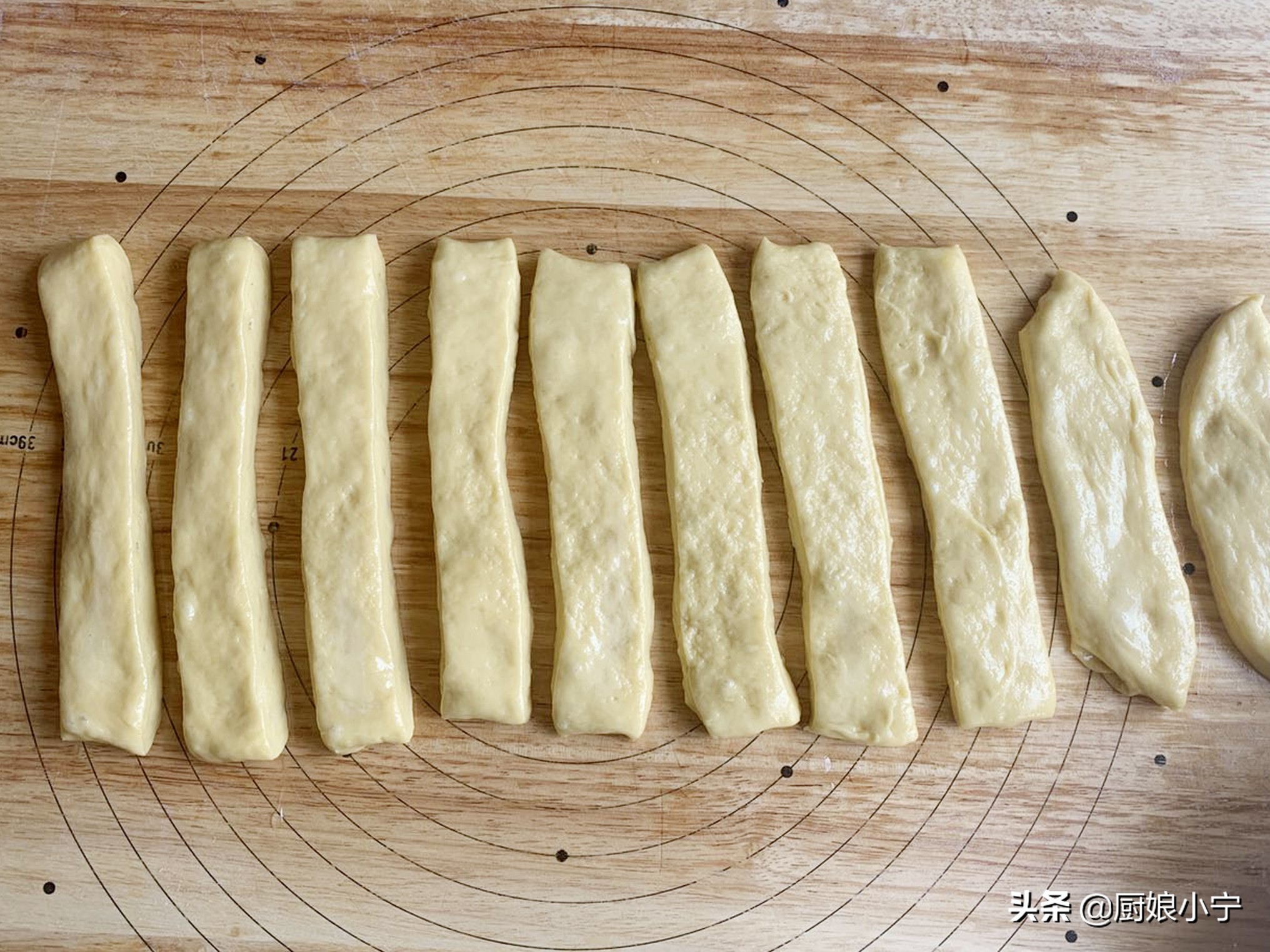 快速炸油条不醒面的方法和配方,油条不发面怎么炸出来又软又蓬松