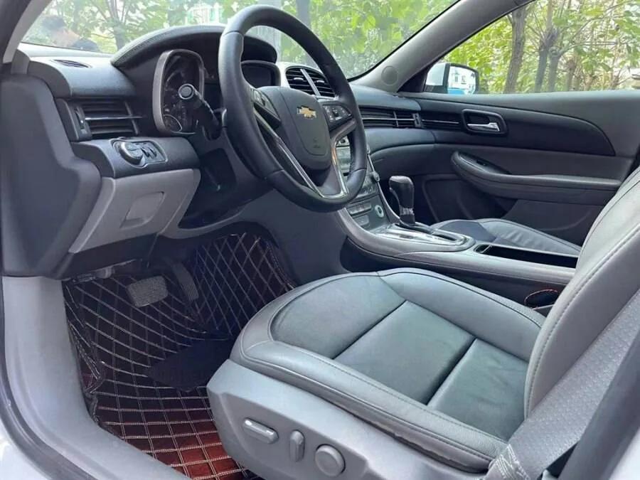 雪佛兰迈锐宝2.0白色黑顶街拍,雪佛兰迈锐宝拆车测评