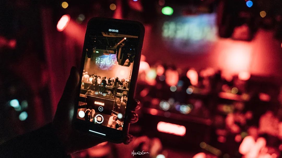 武汉嫂子和男将的秘密狂欢派对,在沿江大道153号