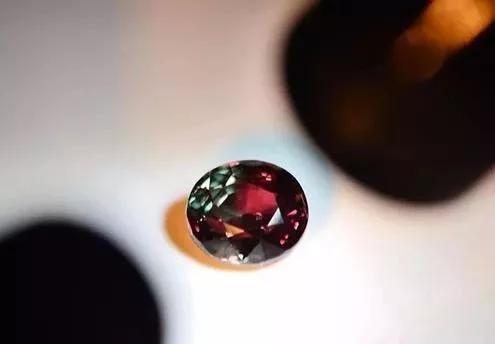 俄罗斯珠宝中国专卖,俄罗斯珠宝店加价