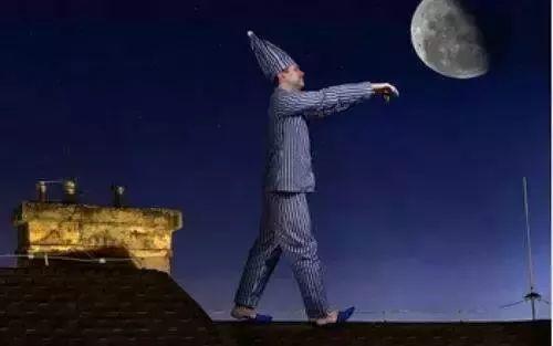 梦游的人被叫醒真的有生命危险吗,梦游是怎么回事可以叫醒吗