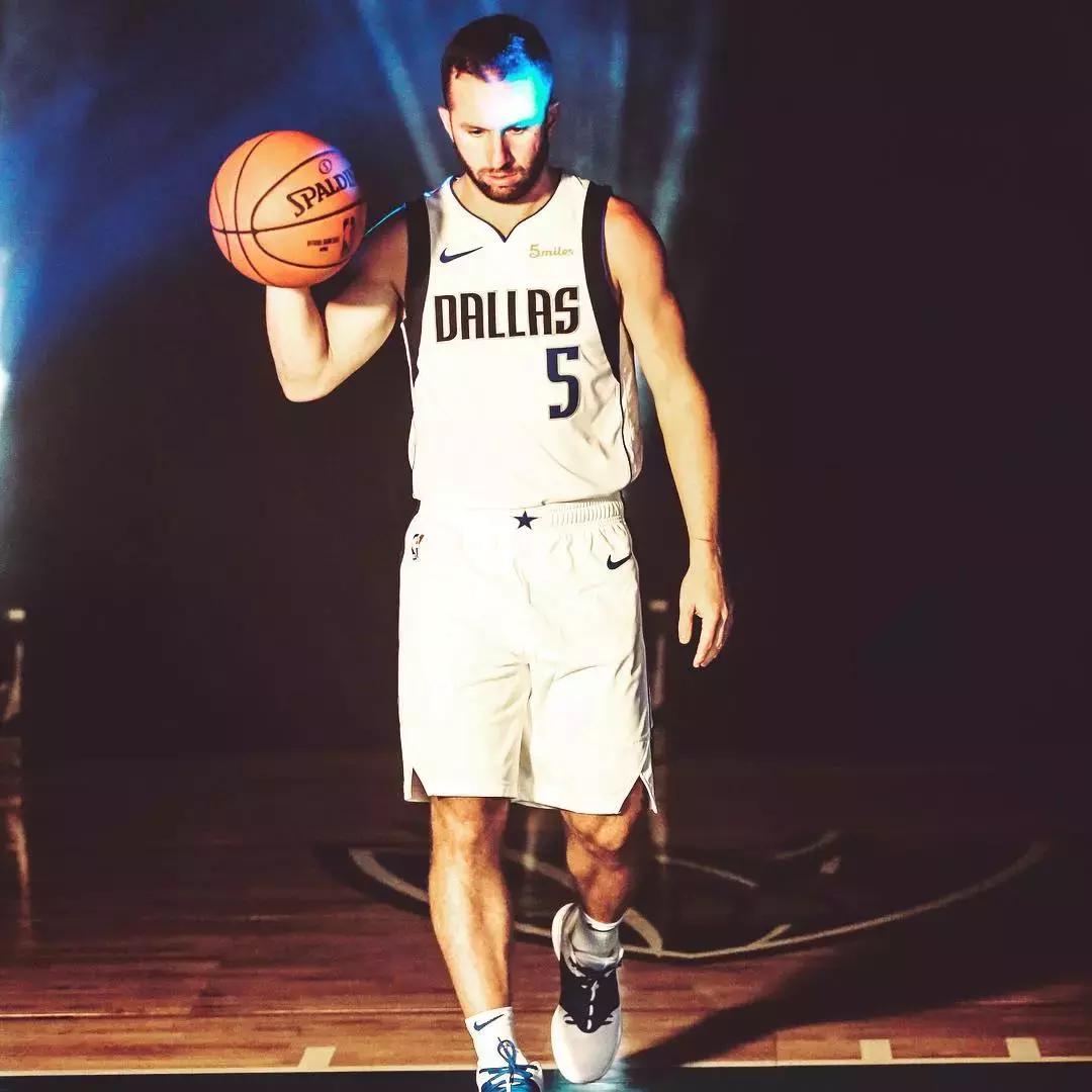 小库里对飙老司机接班人！没想到今天的MVP却是德鲁大叔