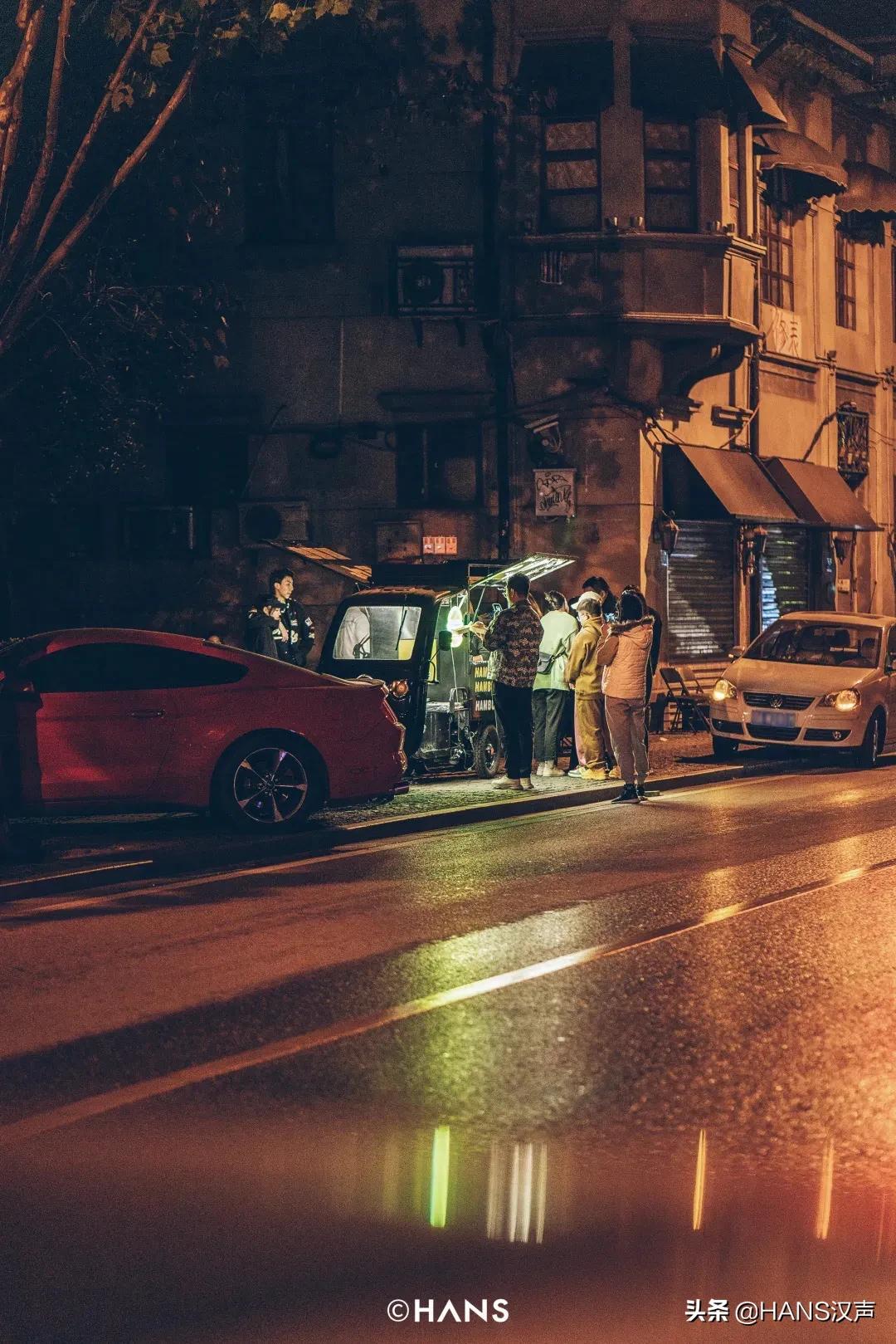 武汉神秘三角地，马路牙子上的通宵派对