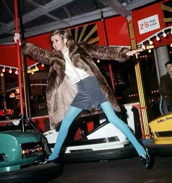 体重41kg的她，*翻推**了梦露性感丰腴的审美革命，成划时代流行符号