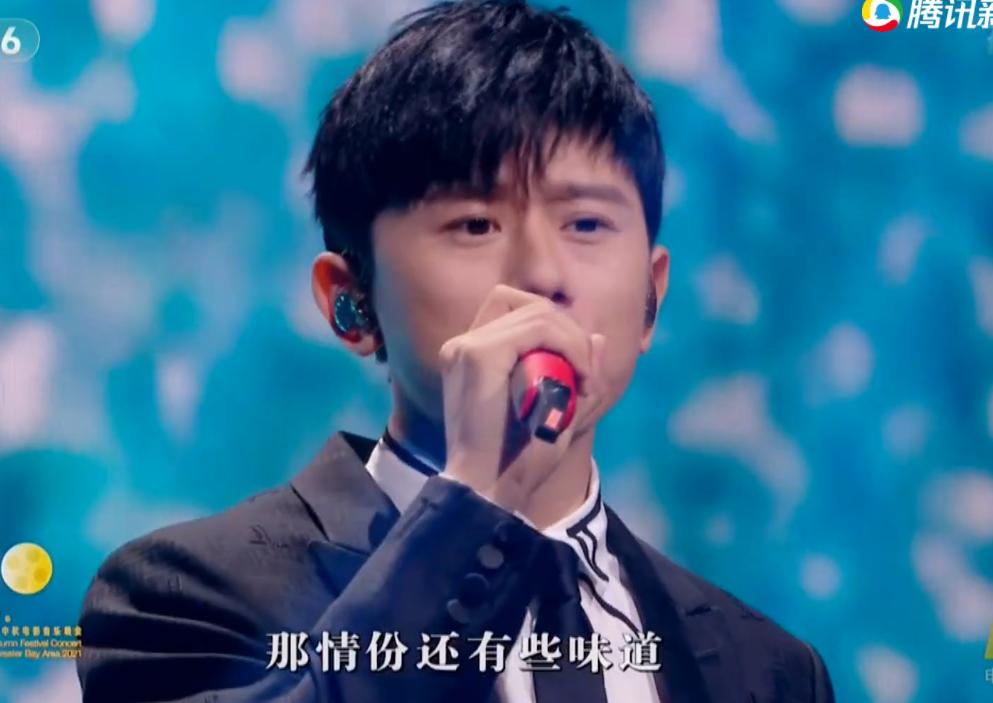 谢霆锋在台下看王菲和刘德华,谢霆锋看王菲表演