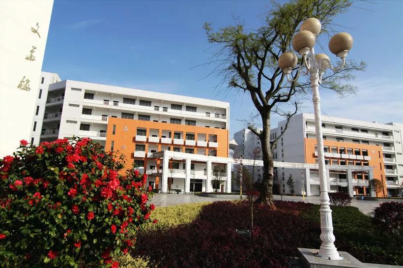 阳光不燥，秋风正好，带你一键解锁咸职的别样风采