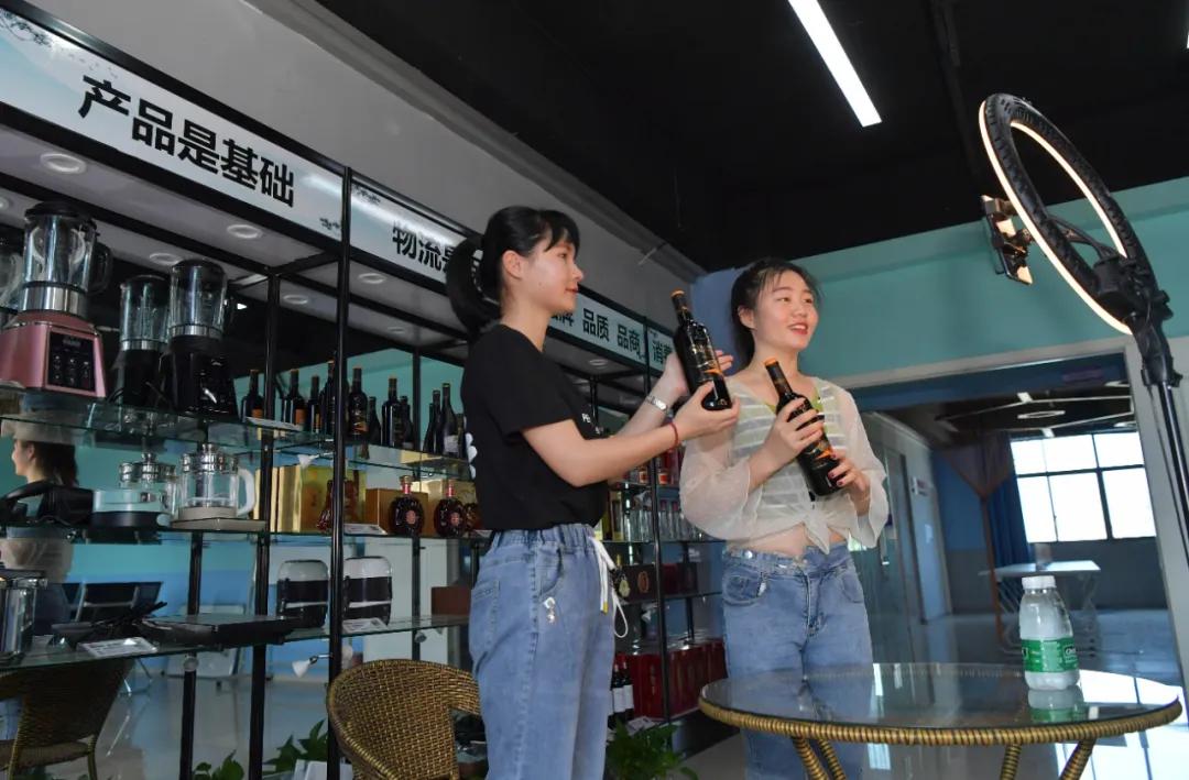 8部门联合整治,8部门联手整治直播带货