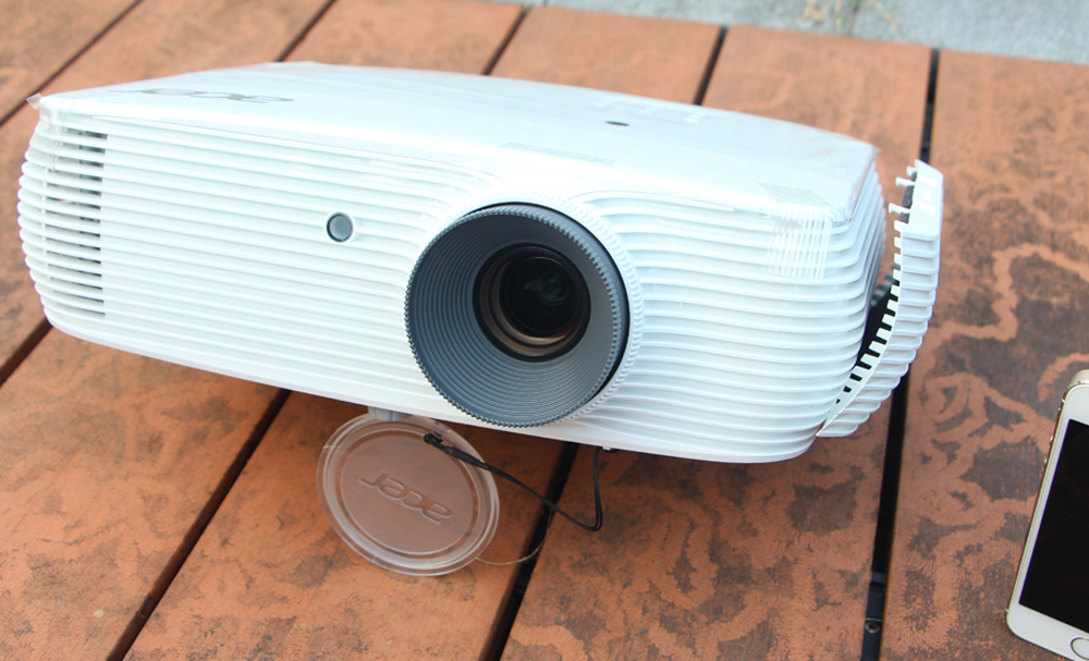 实用才是大面子，100吋无屏电视来啦-AcerH5382BD投影机测评