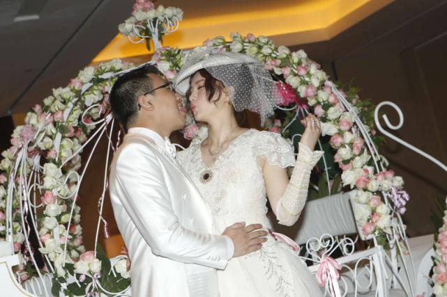 晶女郎孟瑶与富商离婚！曾因身材被赞邱淑贞接班人，婚后却成微商