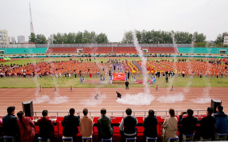 名校就是不一样,许昌市建设路小学2019年春季运动会开幕式美爆了