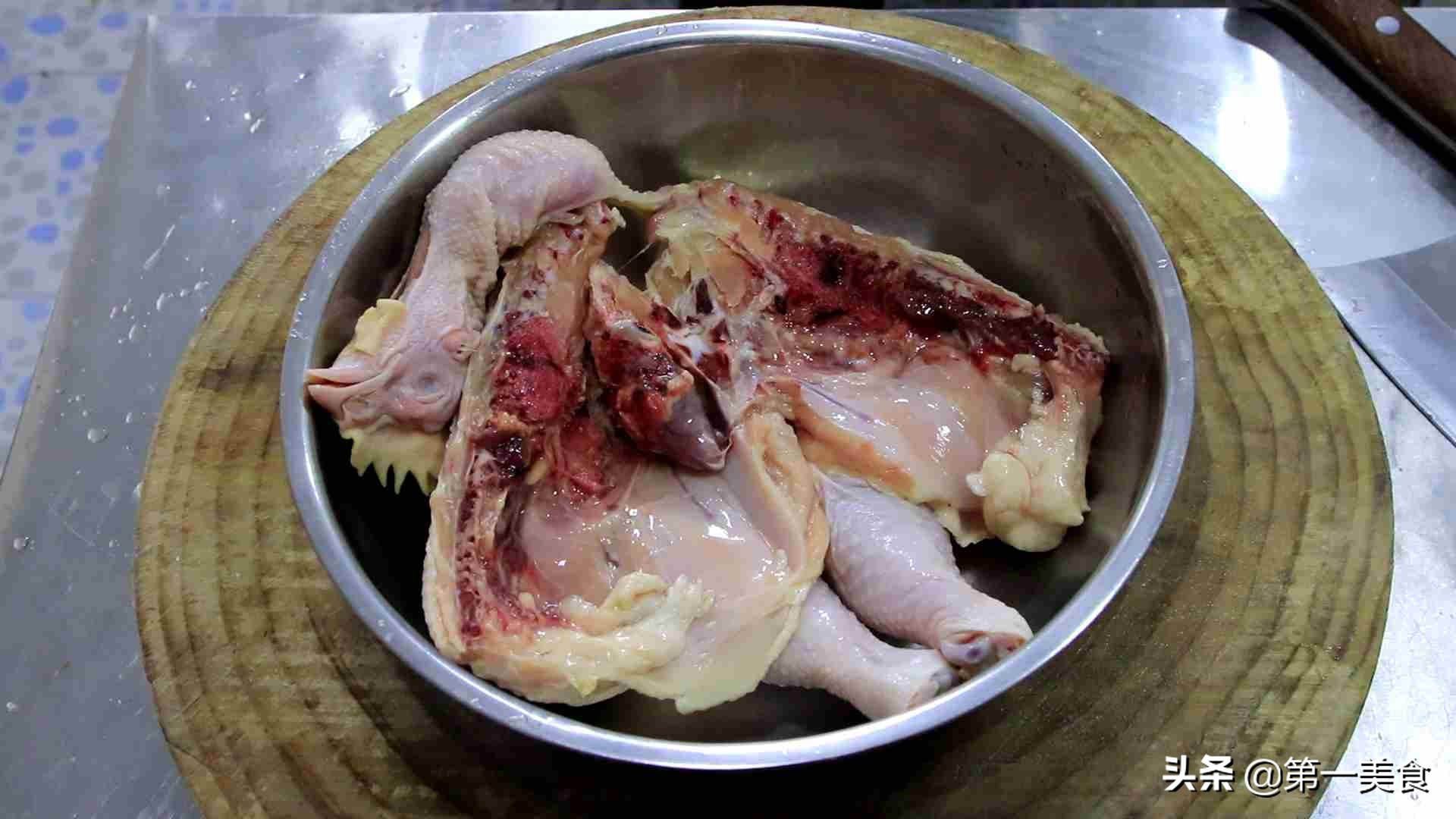 如何用嫩鸡做一个又酥又脆的炸鸡,怎样做炸鸡外酥里嫩鲜美多汁