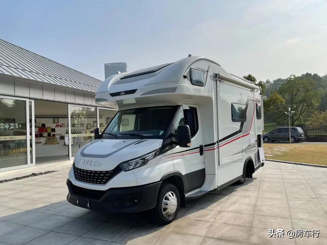进口依维柯69.99W起，双拓展+全铝车身，云游新车也太香了