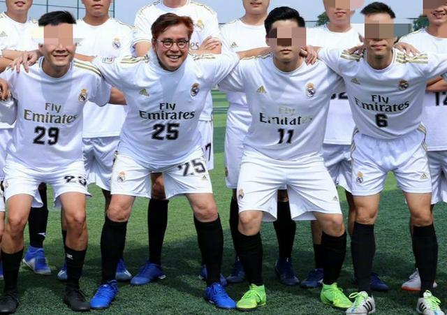 谭咏麟被围堵合影,谭咏麟被吓到视频