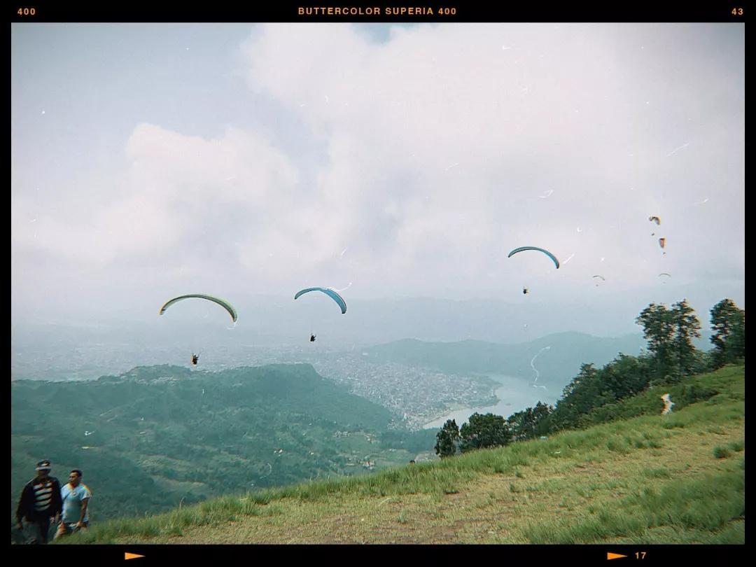 这个微笑国度，见人就夸漂亮，300元就能在天空滑翔
