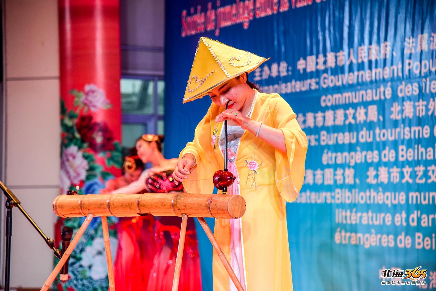 我在北海图书馆拍了一场特别的晚会，观众情不自禁跟着节奏动起来