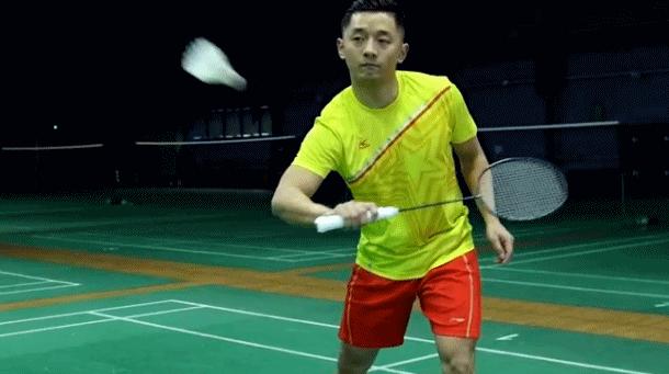 最简单的接杀技巧,足球过人中的四两拨千斤讲解