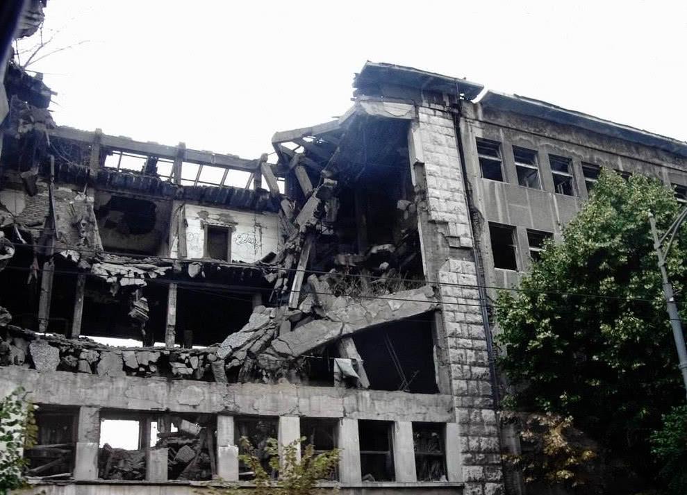 美国轰炸南斯拉夫使馆内幕,99年美国轰炸驻南使馆事件始末