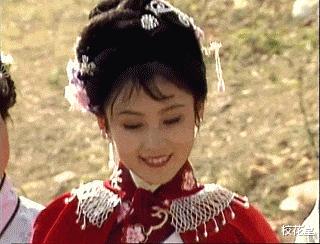 电梯里的妹子通常咋启齿搭讪比力好啊？哈哈