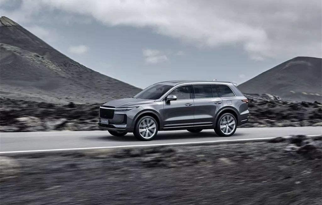 汉兰达2022款对比理想one,理想one和油混汉兰达