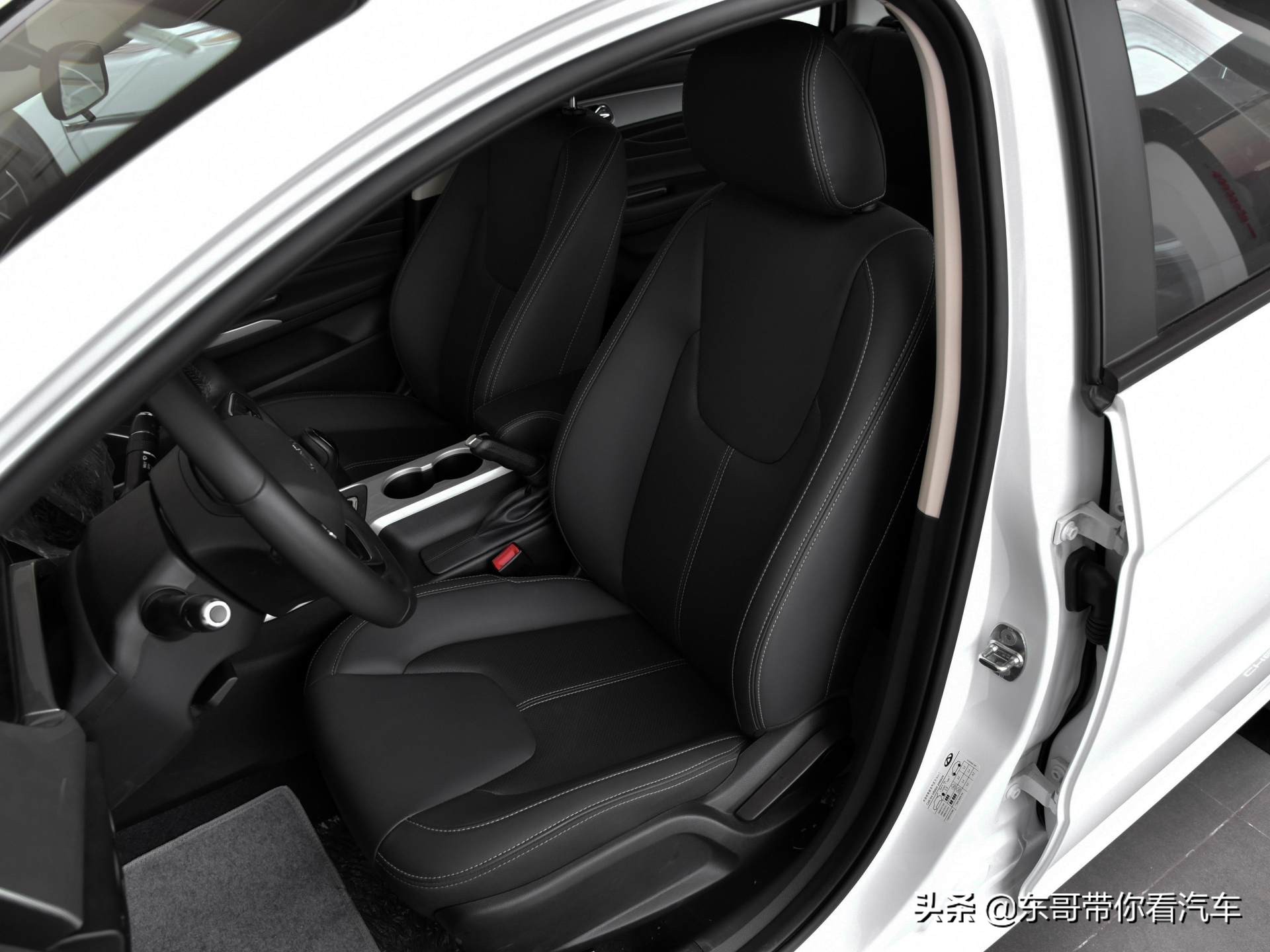 价格实惠配置丰富四款紧凑型车,便宜又宽敞内饰好看的轿车