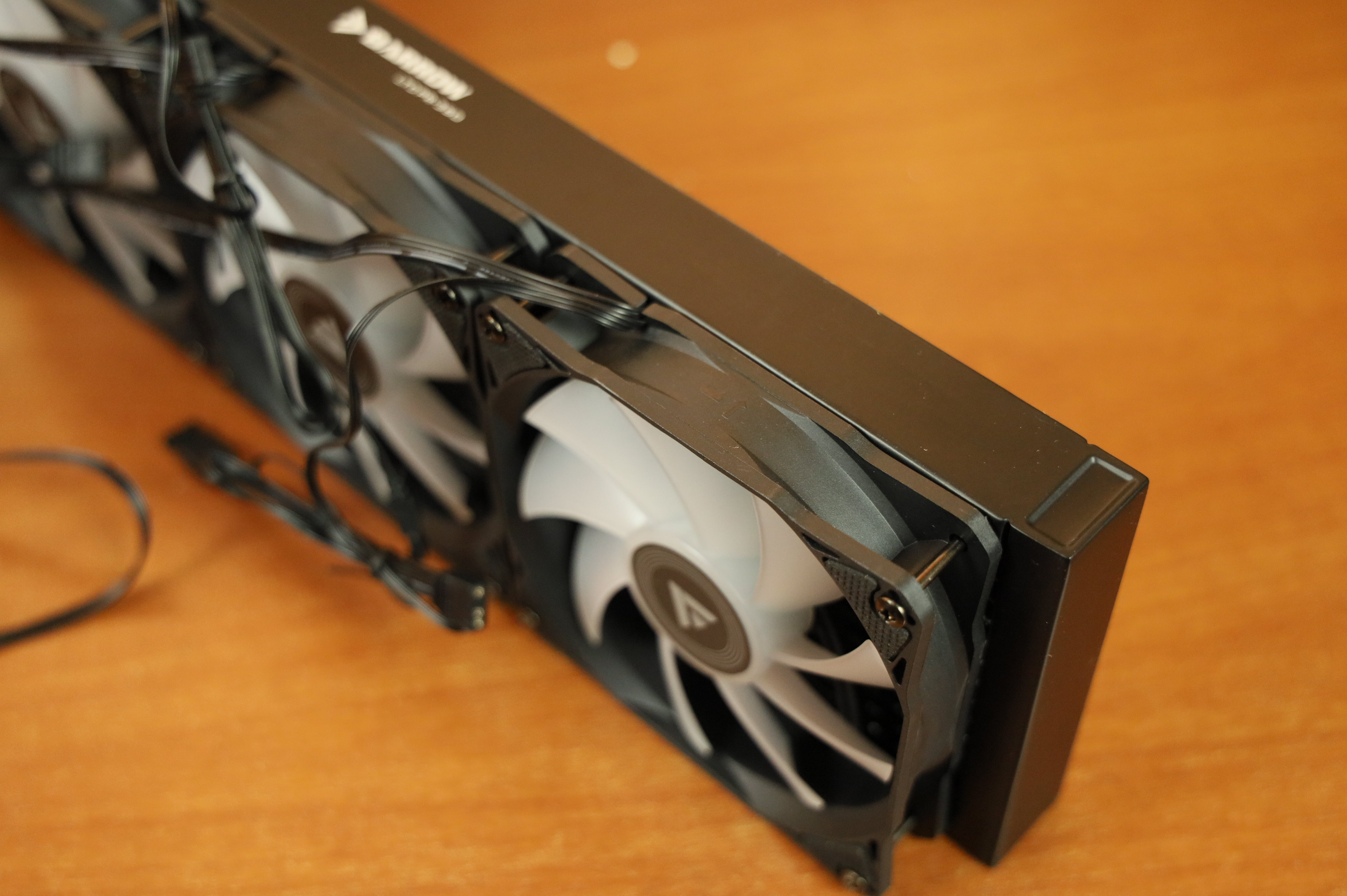 机箱加装风扇后开机f1,360水冷机箱炫酷