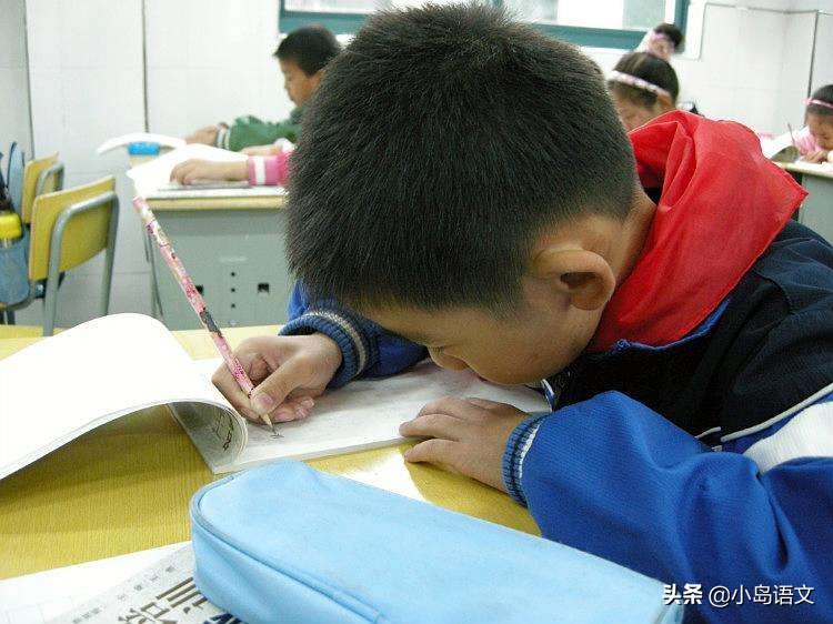 一年级小朋友写字用力过度,一年级学生写字太用力怎么办