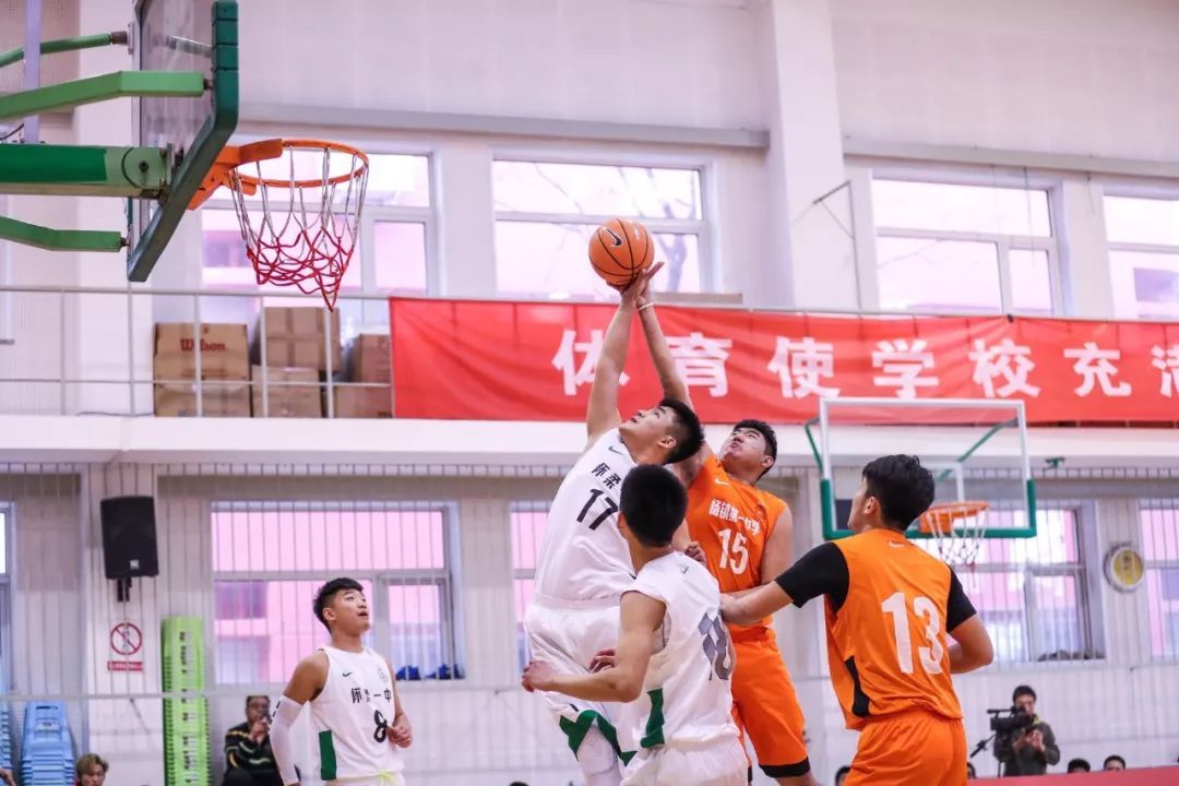 新·十六强齐亮相高中赛场见*力暴**隔扣丨18-19耐克高中联赛