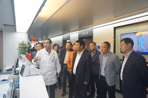 为了校门口的这件事，南京8名小学生集体去找人大代表！