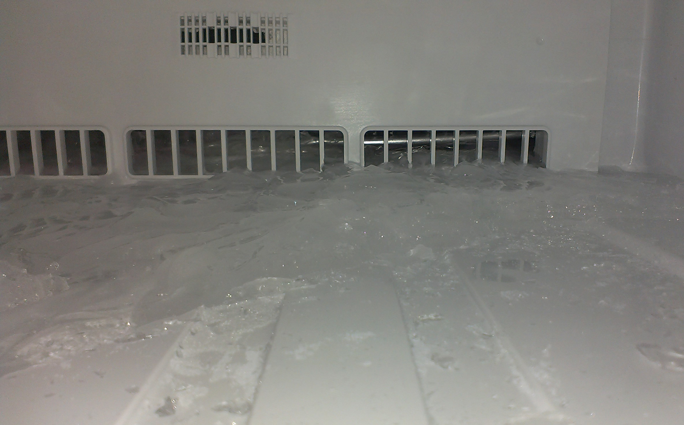 冰箱冷藏积水结冰的解决方法,冰箱冷藏室积水结冰怎么解决