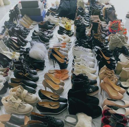 张馨予晒出家里的鞋,张馨予所有的同款东西