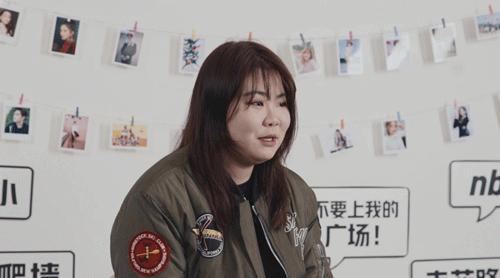 现在的女生都有很多人追,现在的女生都主动追男生