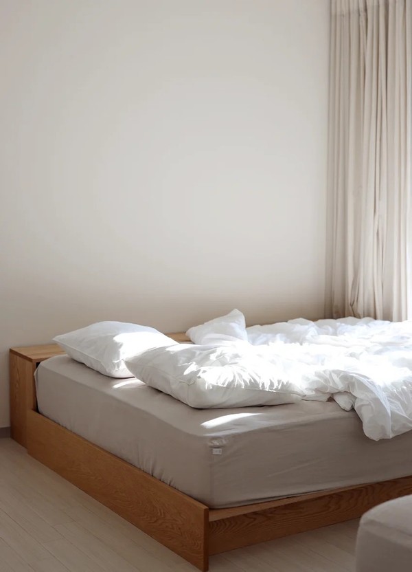 韩国太太客厅坚持不放柜子，茶几扔掉，116㎡反而比样板间干净