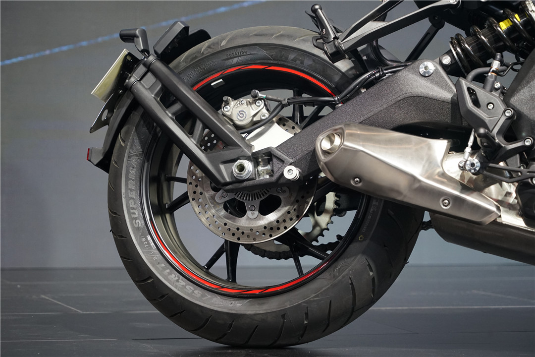 赛600与川崎400的对比,黄龙600和川崎400哪个值得入手