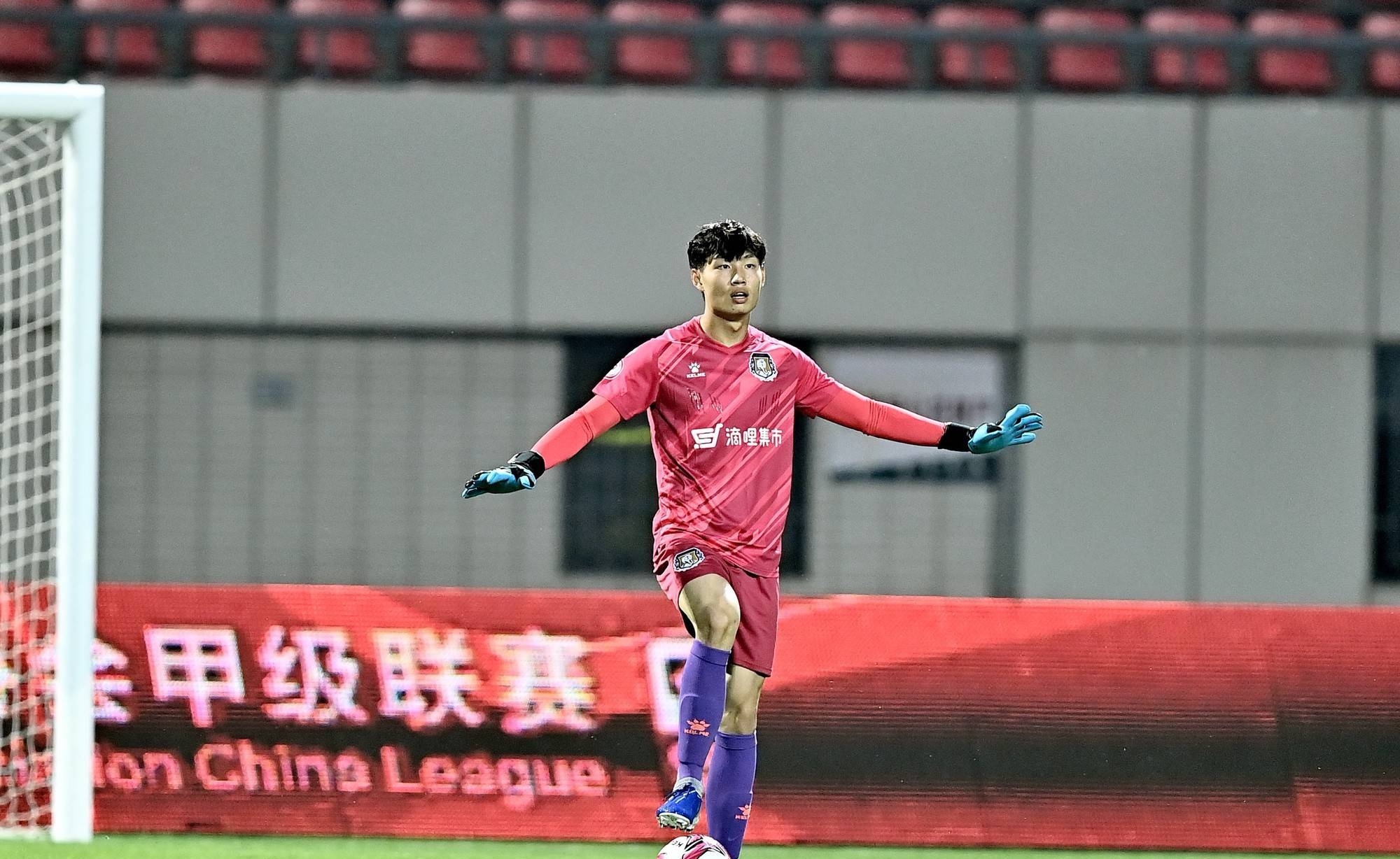 中甲奇葩一幕视频,中甲门将争议判罚