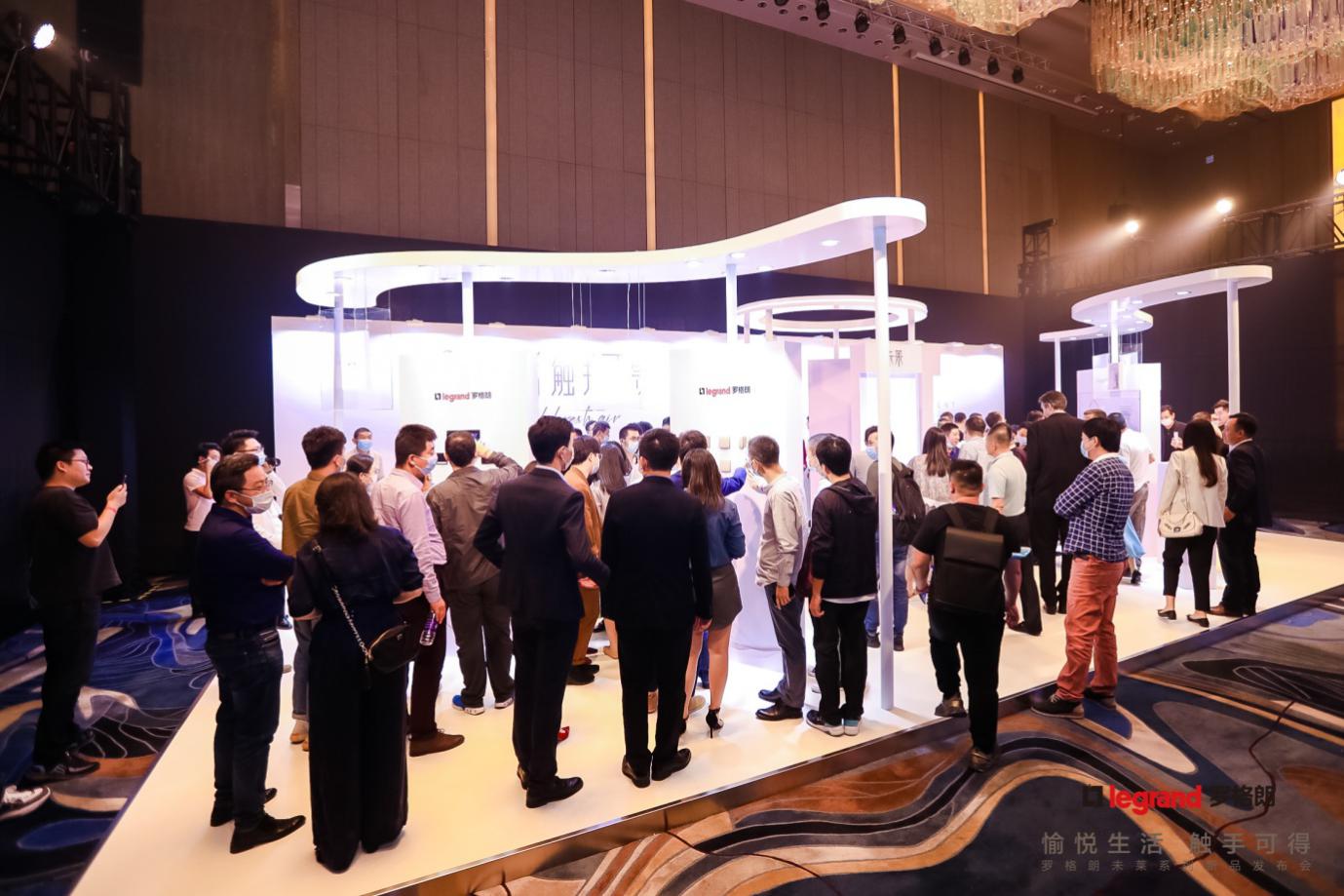 罗格朗未莱五孔插座,罗格朗abb开关插座哪个好