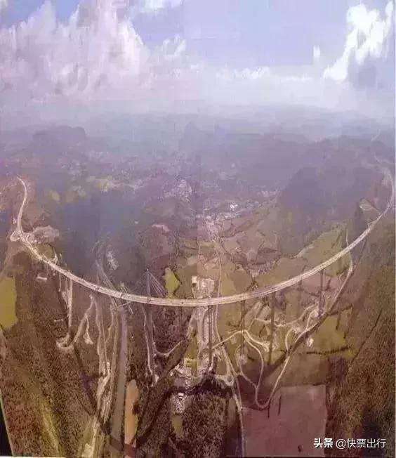 这是一条神奇的“天路”，难得一见，绝对震撼你的双眼
