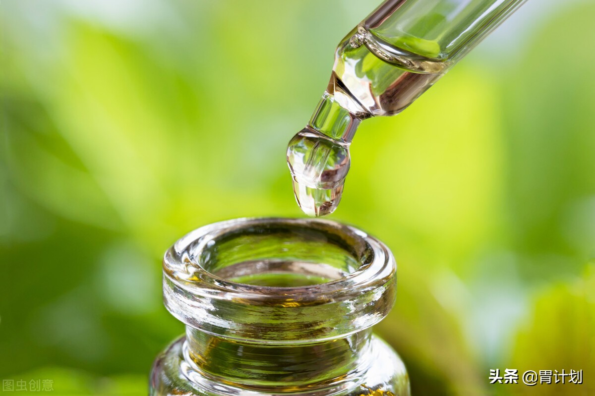 面霜跟精华的正确使用方法,保湿面霜和精华哪个好用