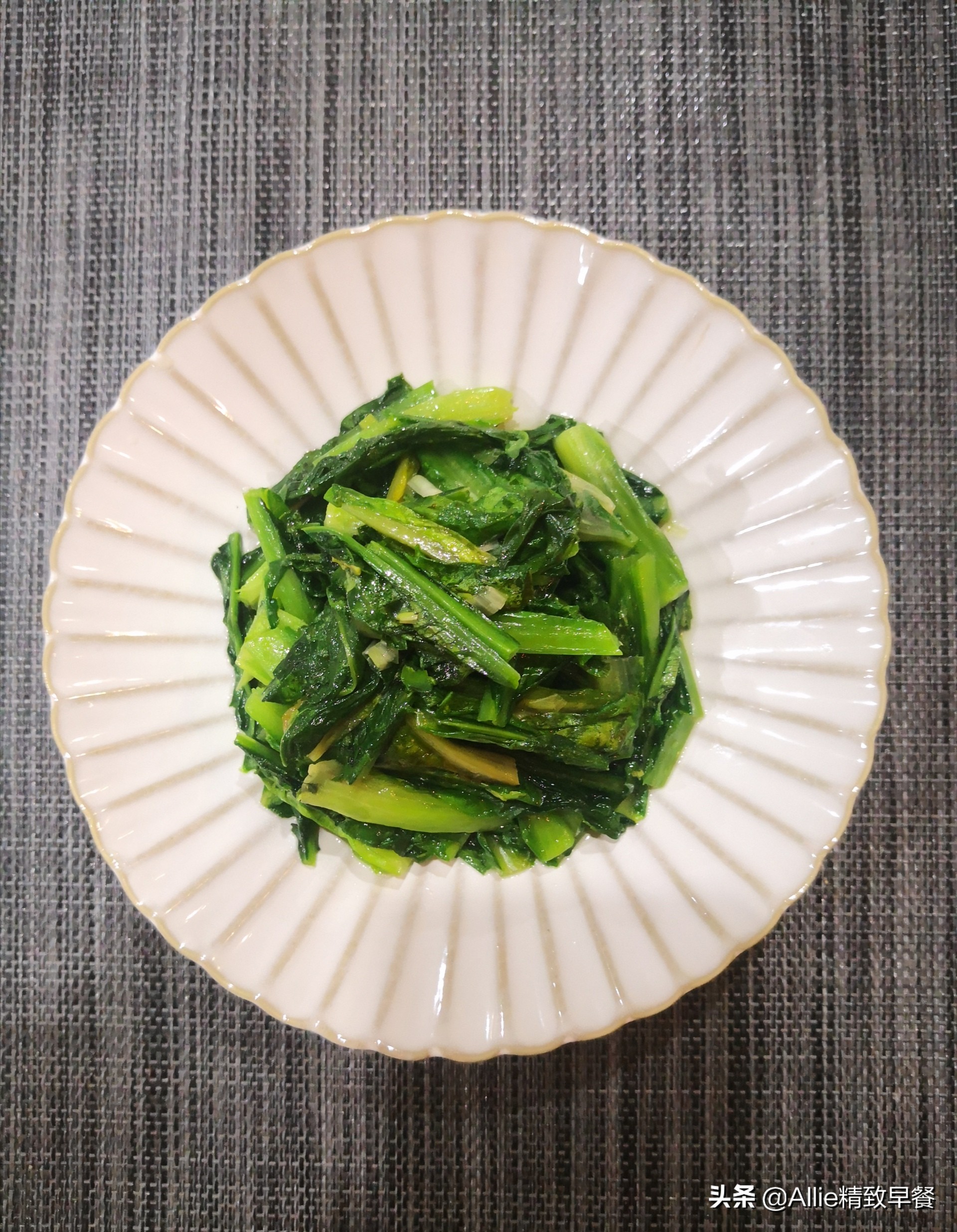 分享一道营养老母鸡汤,营养老母鸡菌汤