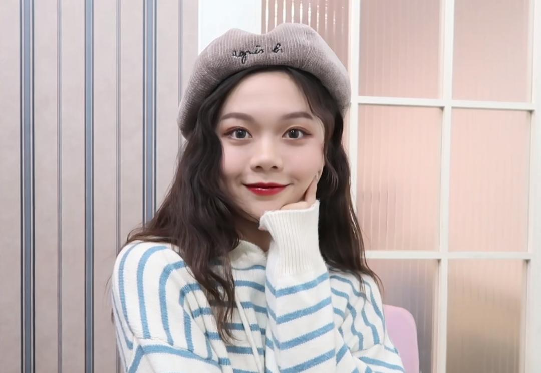 棒球帽白色和黑色帽子哪个显脸小,帽子大头围大脸显脸小