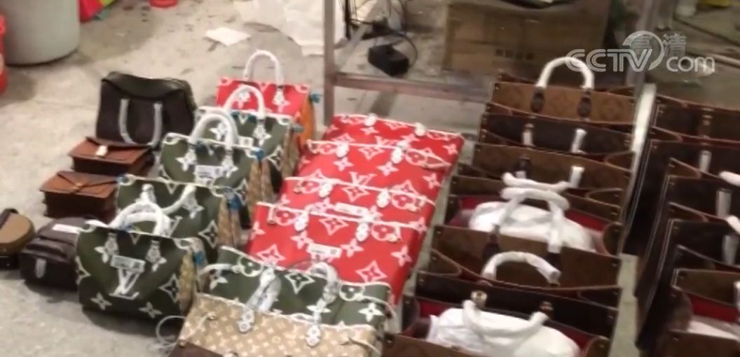 低价卖名牌包是真的吗,名牌包卖得特别便宜是几十块