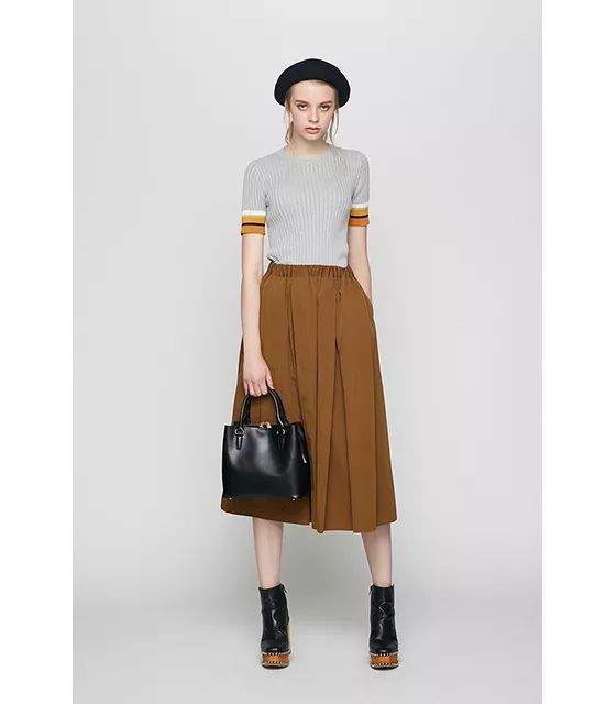 loewe衣服西班牙价格,loewe标志的衣服