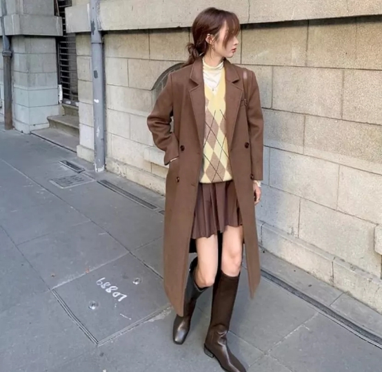 韩系穿搭女生秋冬素人,外套裙子今冬最in混搭