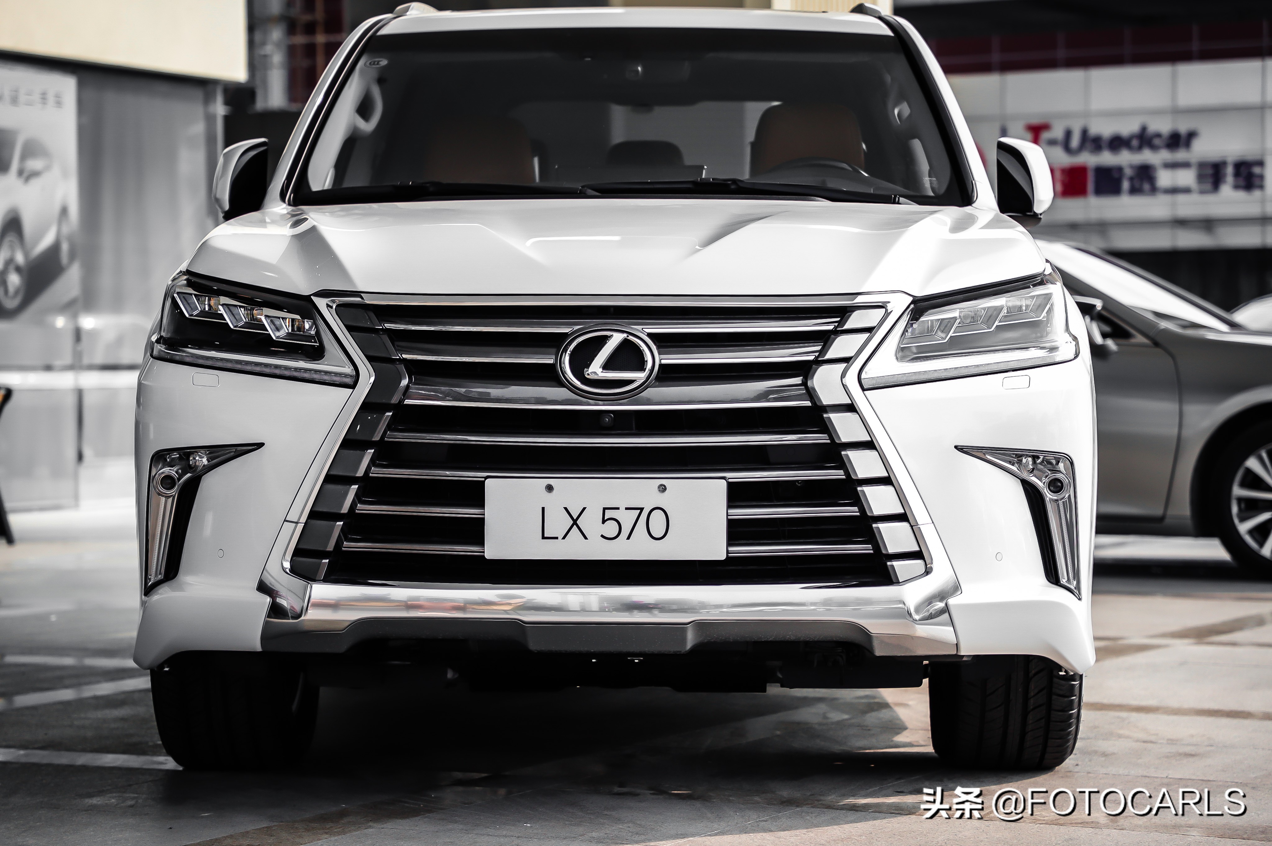 雷克萨斯lx570和g63,雷克萨斯lx5702021款对比奔驰g63