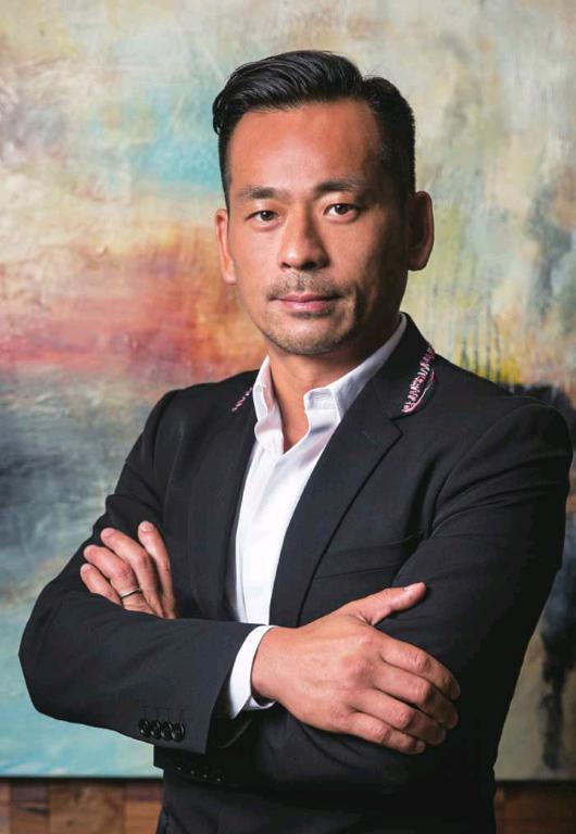 身价百亿的周焯华：风流情史数不尽，一妻一妾太潇洒