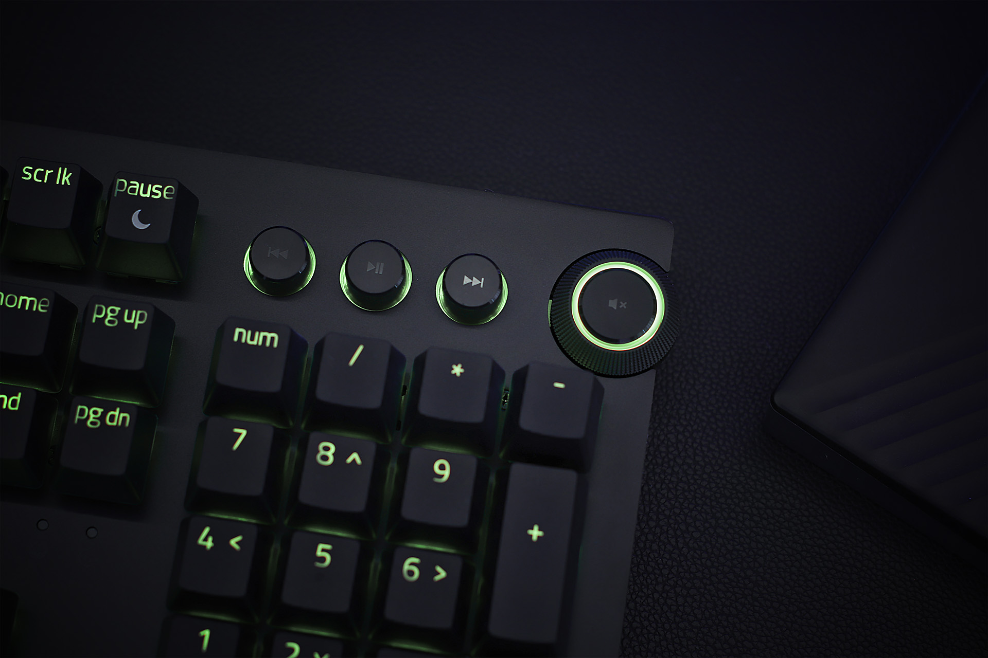 雷蛇无线机械键盘外设测评,雷蛇入耳式耳机游戏测评