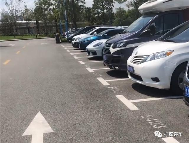 三亚市豪车租赁,三亚豪车租赁法拉利