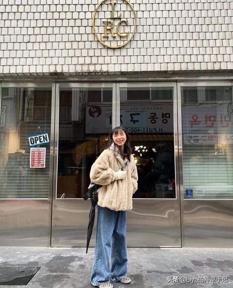 女童白色羊羔毛卫衣6-12岁潮款,大版的羊羔毛卫衣怎么搭配