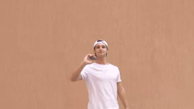 一个会自己飞回来的陀螺，不单是小孩子，连大人都玩得不亦乐乎