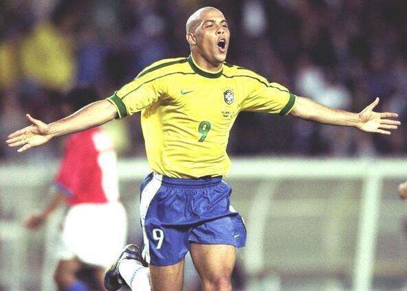 罗纳尔多钟摆过人无解,罗纳尔多钟摆式过人的原理