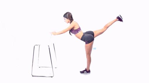 大腿前侧凸起一块肉怎么回事,大腿前侧突出什么样子